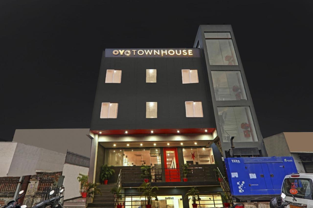 Townhouse The Shubham Hotel Bijnaur Exterior photo