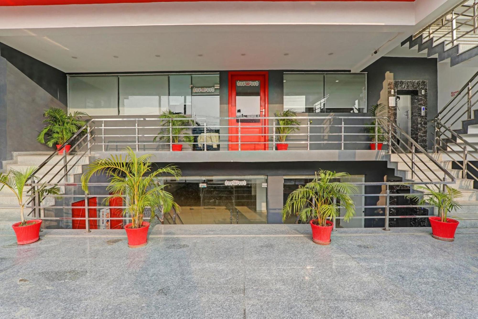 Townhouse The Shubham Hotel Bijnaur Exterior photo