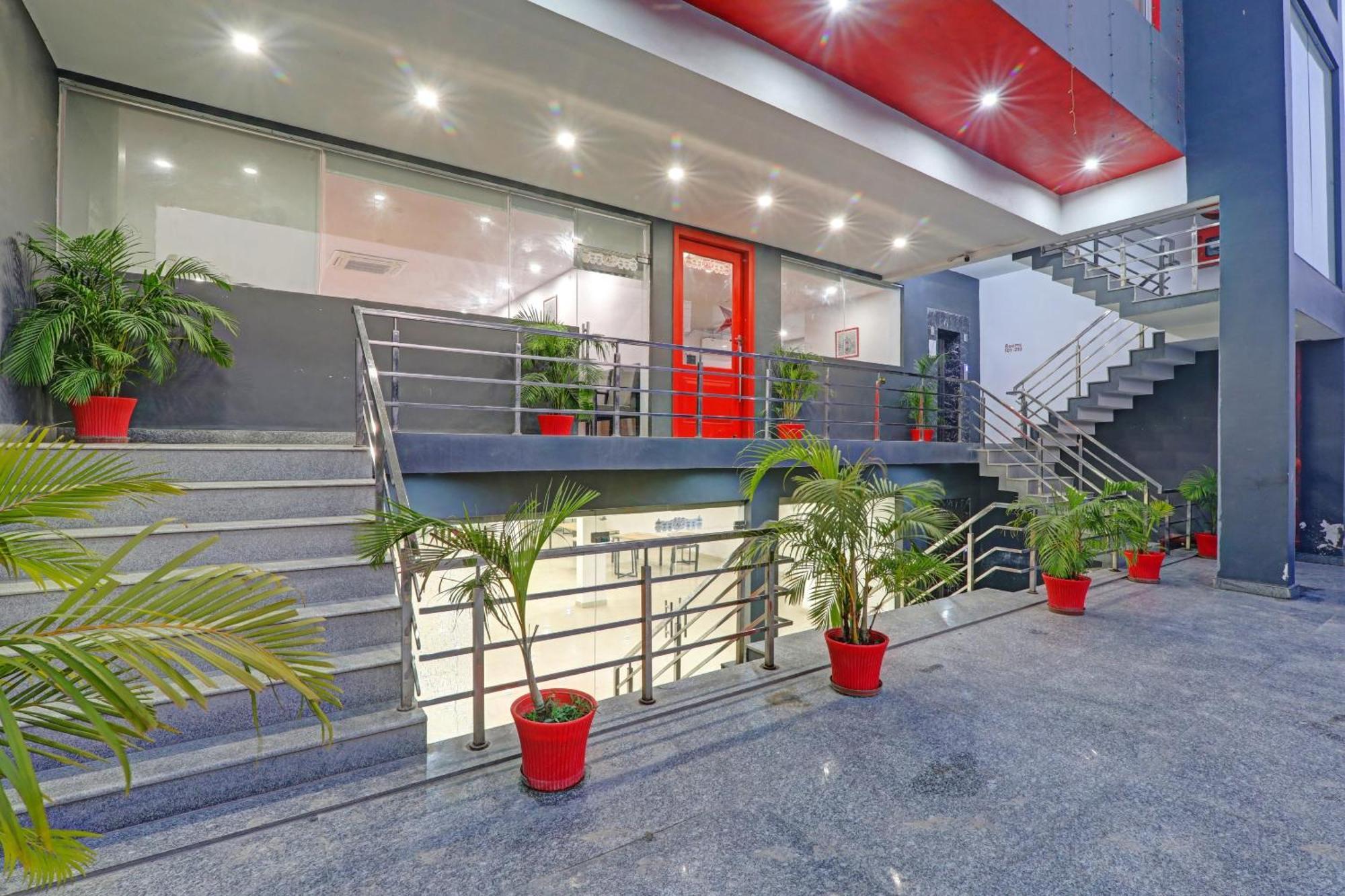 Townhouse The Shubham Hotel Bijnaur Exterior photo